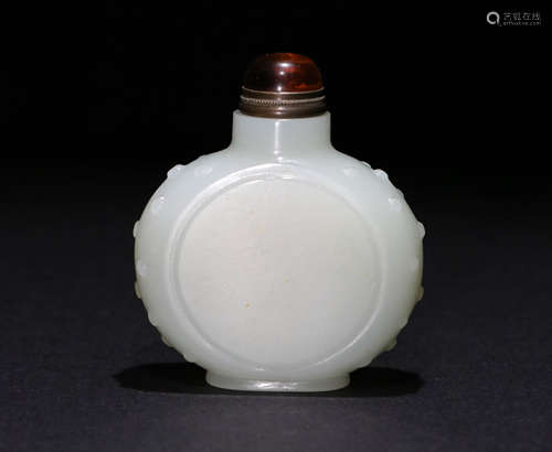 A Qing dynasty Carved Hetian Jade Snuff Bottle