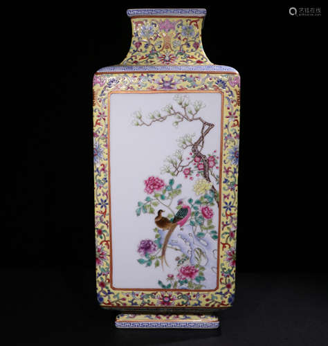 A Qing Dynasty 
Enamel Porcelain Vase