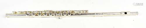 BUFFET CRAMPON; a cased 'Cooper Scale' flute, serial no. 724425.Additional InformationLight