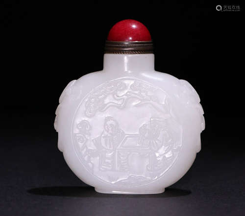 A Qing Dynasty Carved Hetian Jade 
Snuff Bottle