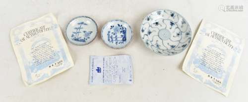NANKING & TEK SING CARGO; a lotus pattern blue and white bowl with Nagel Auctions Tek Sing sticker