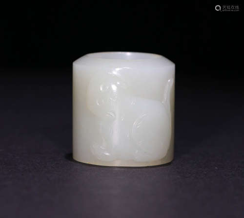 A Qing dynasty Carved Hetian Jade Thumb Ring