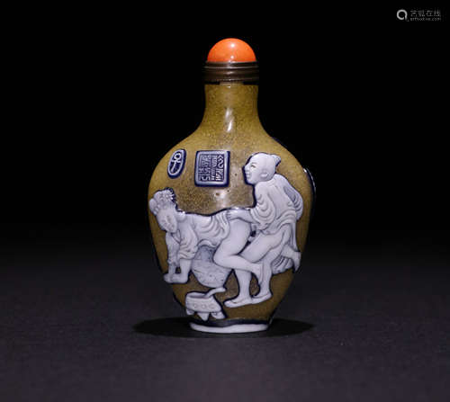 A Qing Dynsty Snuff Bottle