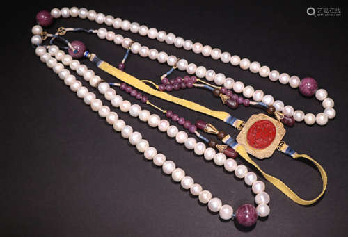 A Qing Dynasty Eastern Pearl Court Beads