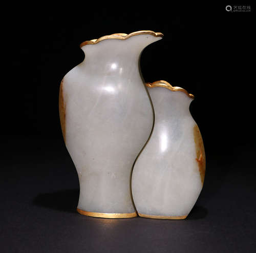 A Qing dynasty Carved Hetian Jade Vase Set