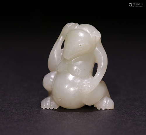 A Qing dynasty Carved Hetian Jade Ornament, Bear