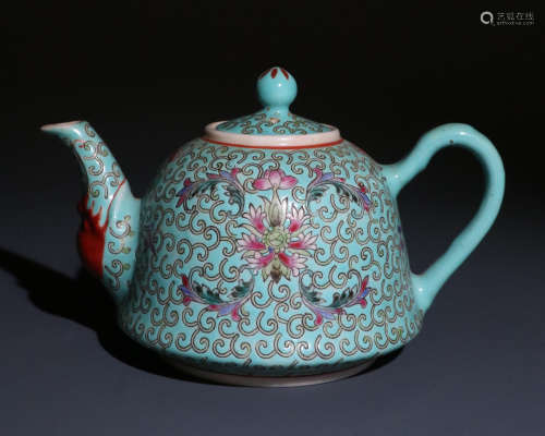 A Qing dynasty blue Base enamel
Lotus flower Tea pot