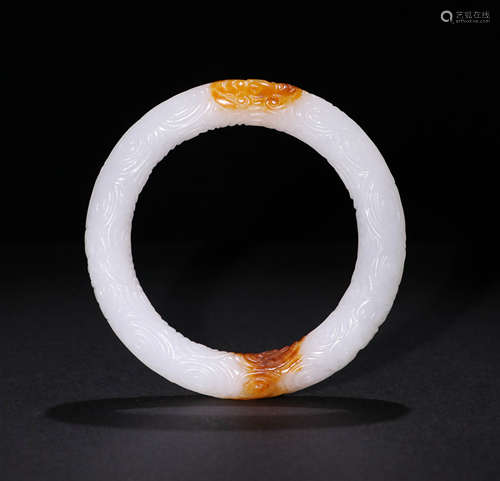 A Qing dynasty Carved Hetian Jade bracelet