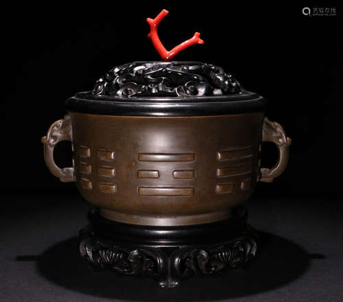 A Qing Dynasty Bronze 
Incense Burner