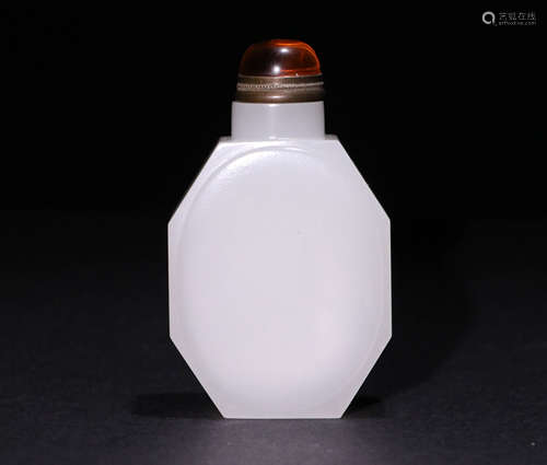 A Qing dynasty Carved Hetian Jade Snuff Bottle