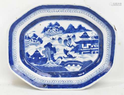 An early 19th century Chinese Export porcelain blue and white octagonal meat plate, decorated with a