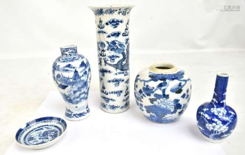 Five pieces of late 19th/early 20th century Chinese blue and white decorated porcelain comprising