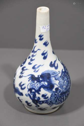 Vase décor de dragon ancien (ht 18cm, fêlures)