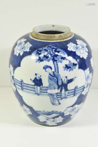 Vase asiatique en porcelaine bleue (Ht 28cm)