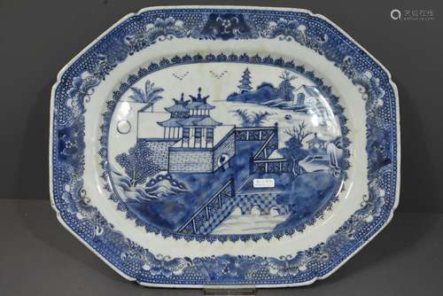 Plat en porcelaine de Chine (33 x 40cm)