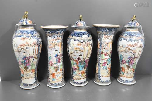 Garniture en porcelaine de Chine, 5 pièces