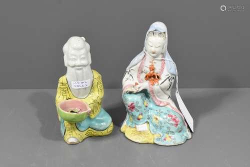 Deux statuettes en porcelaine de Chine (Ht 15cm et ht 13cm)