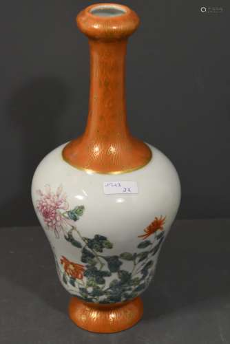 Vase en porcelaine de Chine 19ème (Ht 26cm)