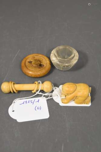 Lot d'objets asiatiques, petit pot en cristal de roche, netsuke et 2 autres pièces anciennes