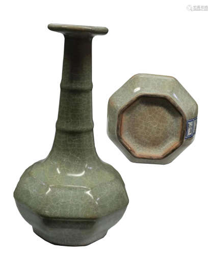 Longquan kiln flask龙泉窑长颈瓶