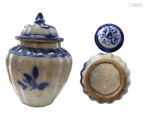 Ming dynasty blue and white general pot明代青花将军罐