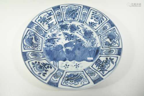 Grand plat en porcelaine du Japon 19ème (diam.45cm)
