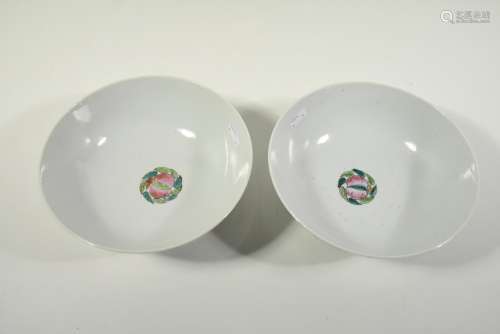 Paire de bols en porcelaine de Chine 19ème (Ht 8cm,  Ø 19cm)