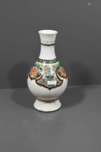 Vase en porcelaine de Chine (Ht 23cm)
