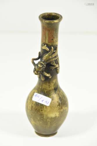 Ancien vase en bronze, Chine, à décor de dragon (Ht 16cm)