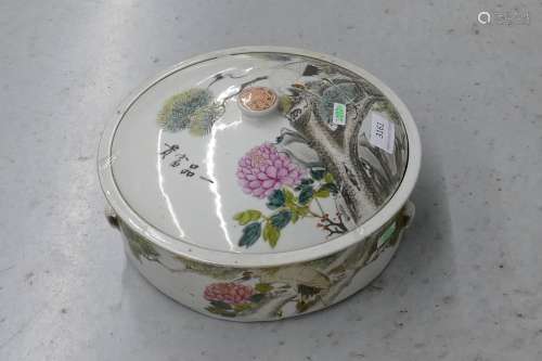 Terrine couverte en porcelaine de Chine (Ht.12cm, diam.26cm)