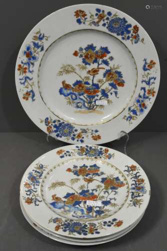 Plat et 4 assiettes en porcelaine de Chine