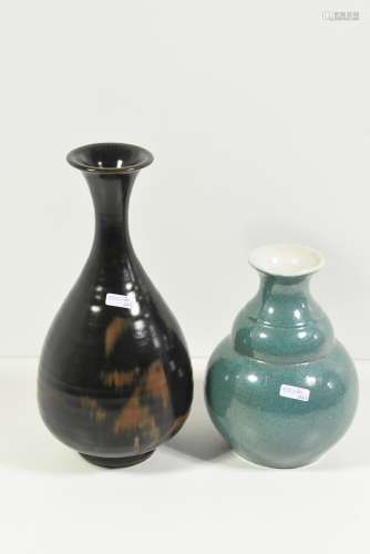 Deux vases asiatiques (ht 29 et 19cm)