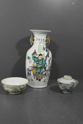 Petit vase (HT.29cm) et 2 coupes chinoises signées (diam.12 et 10cm)
