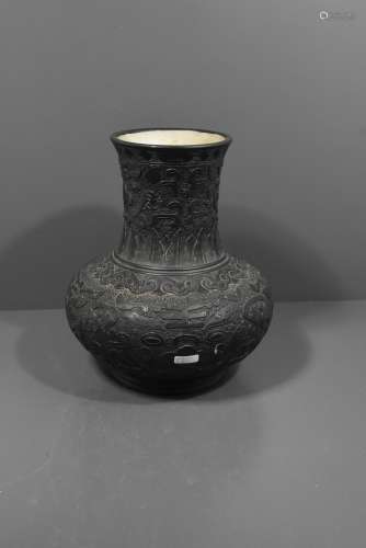 Vase asiatique en porcelaine noire (Ht 28cm)