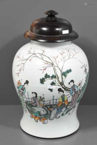 Pot couvert en porcelaine de Chine (Ht 40cm)