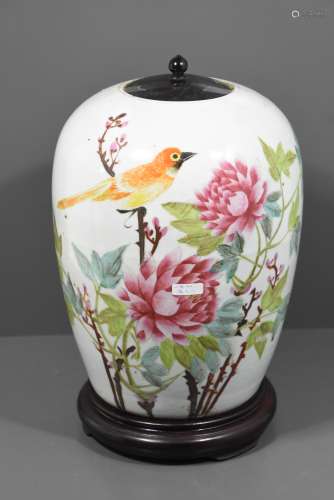 Pot à gingembre en porcelaine de Chine à décor d'oiseau et de fleurs (Ht 30cm)
