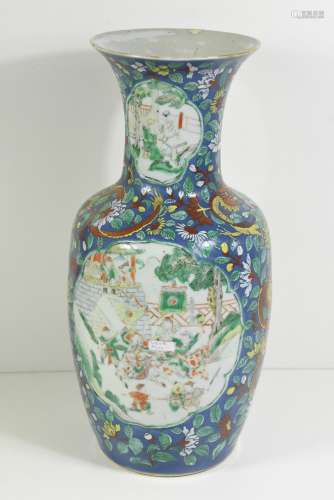 Vase en porcelaine de Chine à double décor (Ht.45cm, un éclat au dessus)