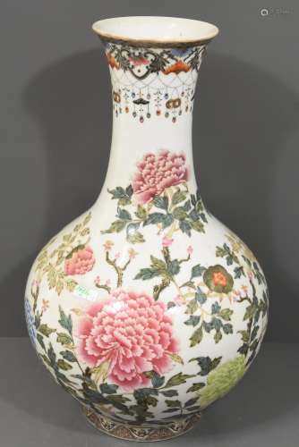 Vase en porcelaine de Chine (Ht.39,5cm)