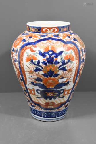 Vase Imari (Ht 34cm)