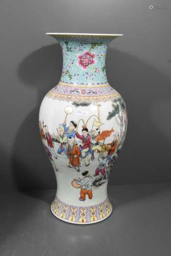 Vase en porcelaine de Chine (Ht 42cm)
