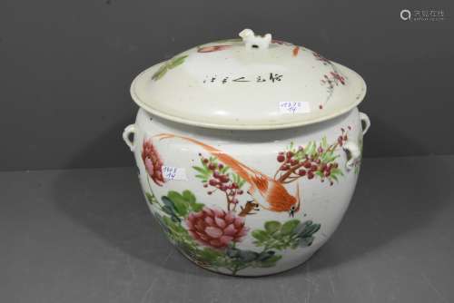 Pot couvert en porcelaine de Chine (H:20.5cm)