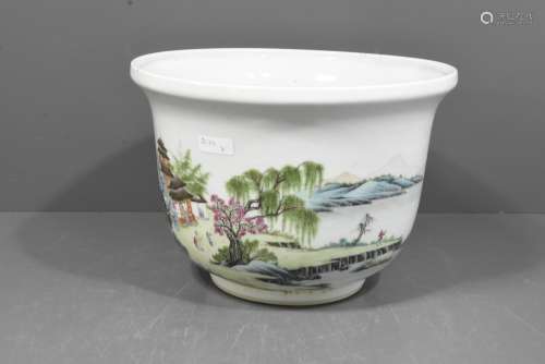 Cache-pot en porcelaine de Chine vers 1900 (Ht 16cm, Ø 23cm)