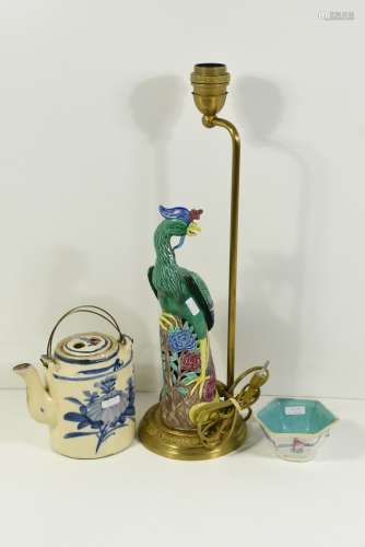 Lampe asiatique avec oiseau (Ht 30cm) + théière et bol