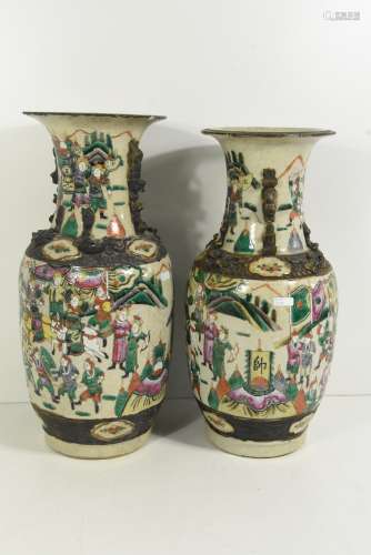 Paire de vases Nankin (Ht 45cm, un coup)