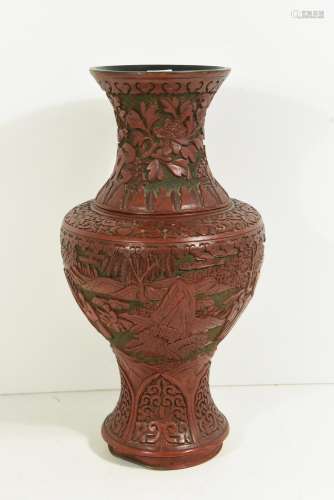 Vase en laque de Chine signé (HT.38cm)
