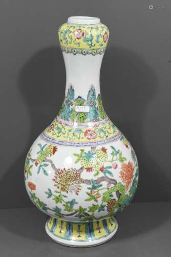 Vase en porcelaine de Chine 20ème (Ht 42cm)