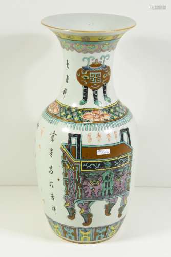 Vase en porcelaine de Chine (Ht.43cm)