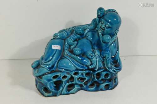 Bouddha en porcelaine de Chine bleu, signé (22cm)