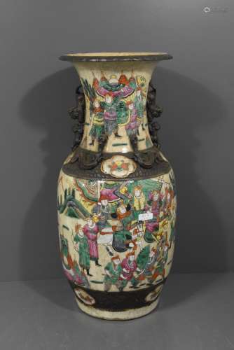 Vase Nankin (Ht 44cm) à décor de guerriers