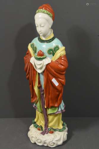 Divinité chinoise en porcelaine émaillée (Ht 43cm)